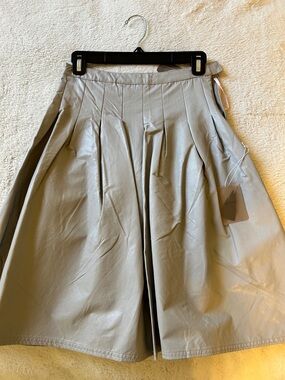 Forever 21 Women’s pleated skirt- Light Taupe